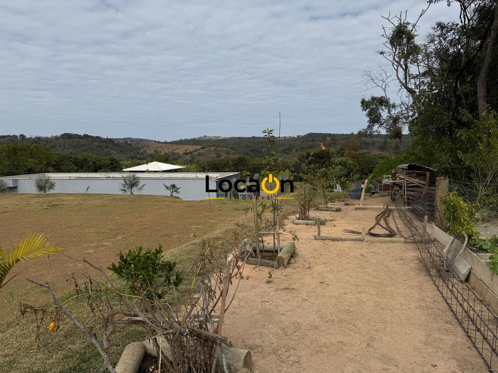 VENDE - Sitio em Esmeraldas-MG com Casa de luxo.