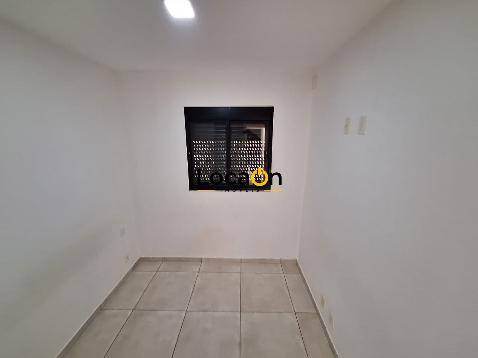 ALUGA- Apartamento 1 dormítório, 1 banheiro e vaga de garagem localizado e Bonfi