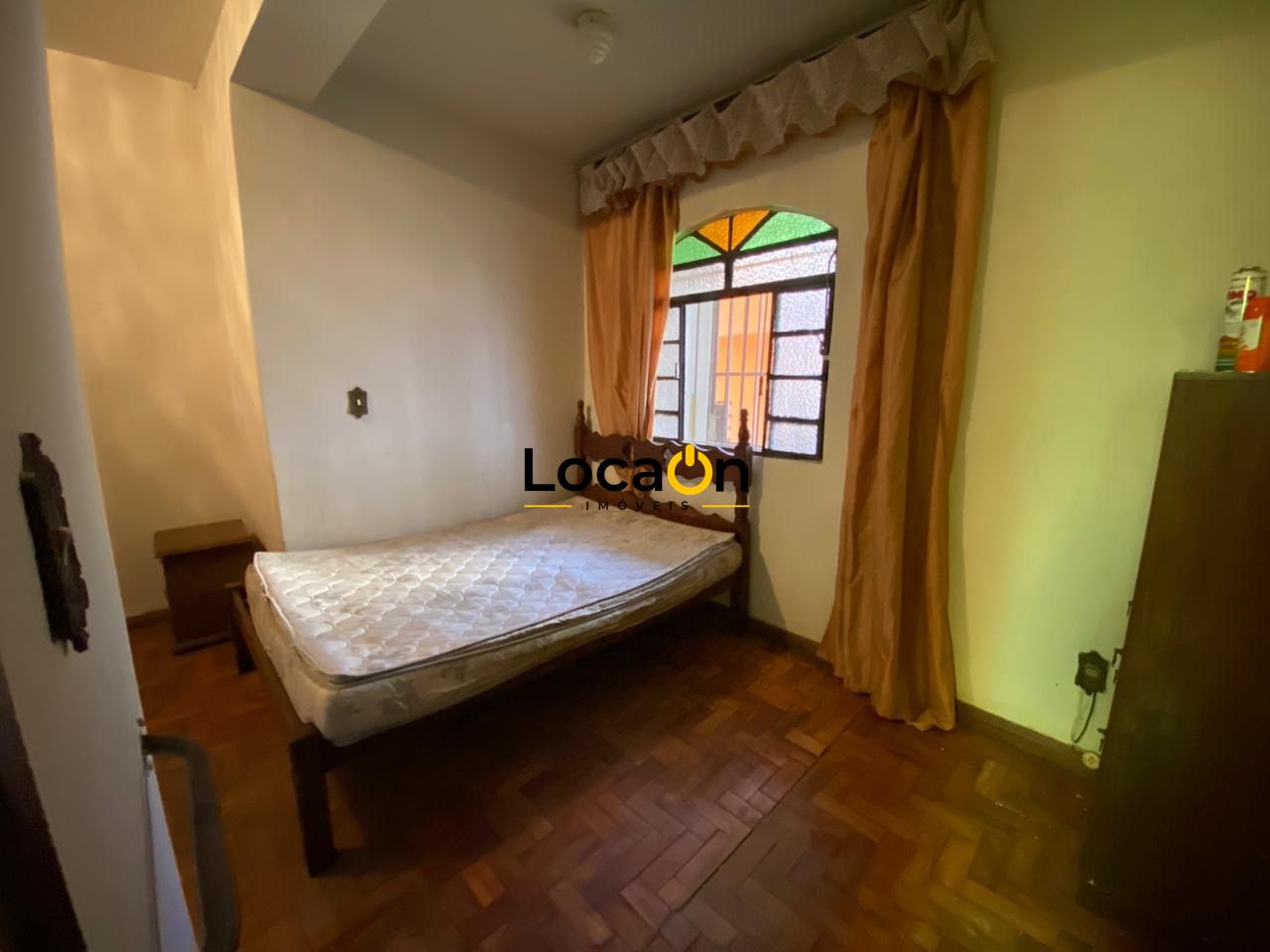 VENDE - Casa com 5 Quartos - Bairro Cidade Nova - Belo Horizonte