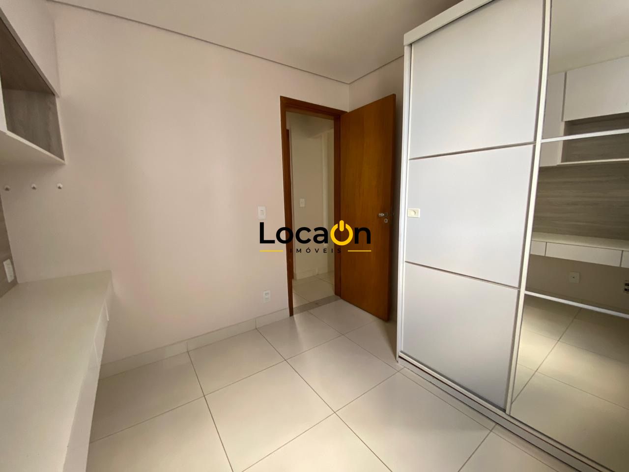 ALUGA-SE apartamento com 4 quartos no bairro Buritis em Belo Horizonte.