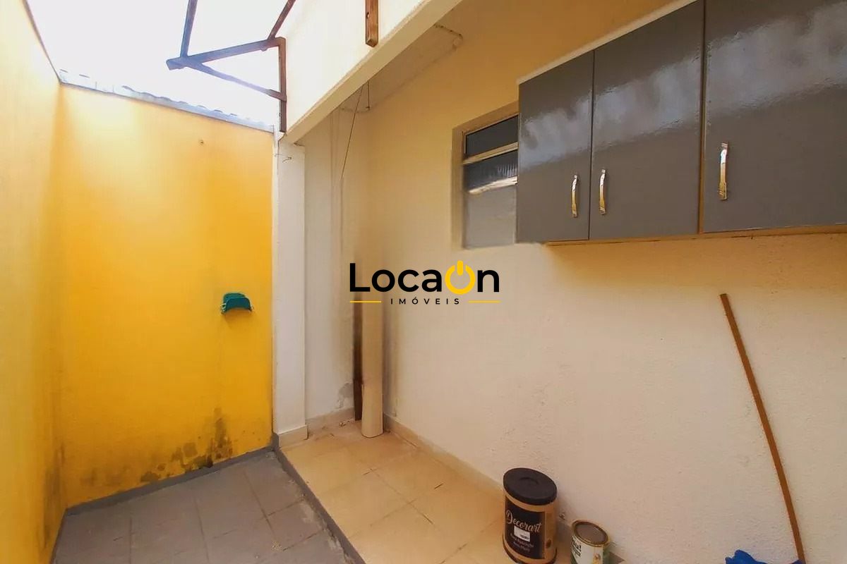 ALUGA- Casa com edícula em Campinas