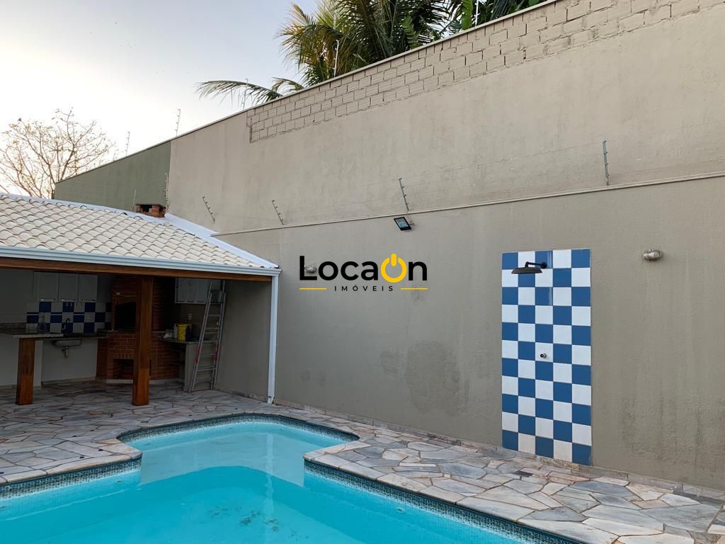 VENDE - Casa na Ribeirânia com 4 Dormitórios e Piscina