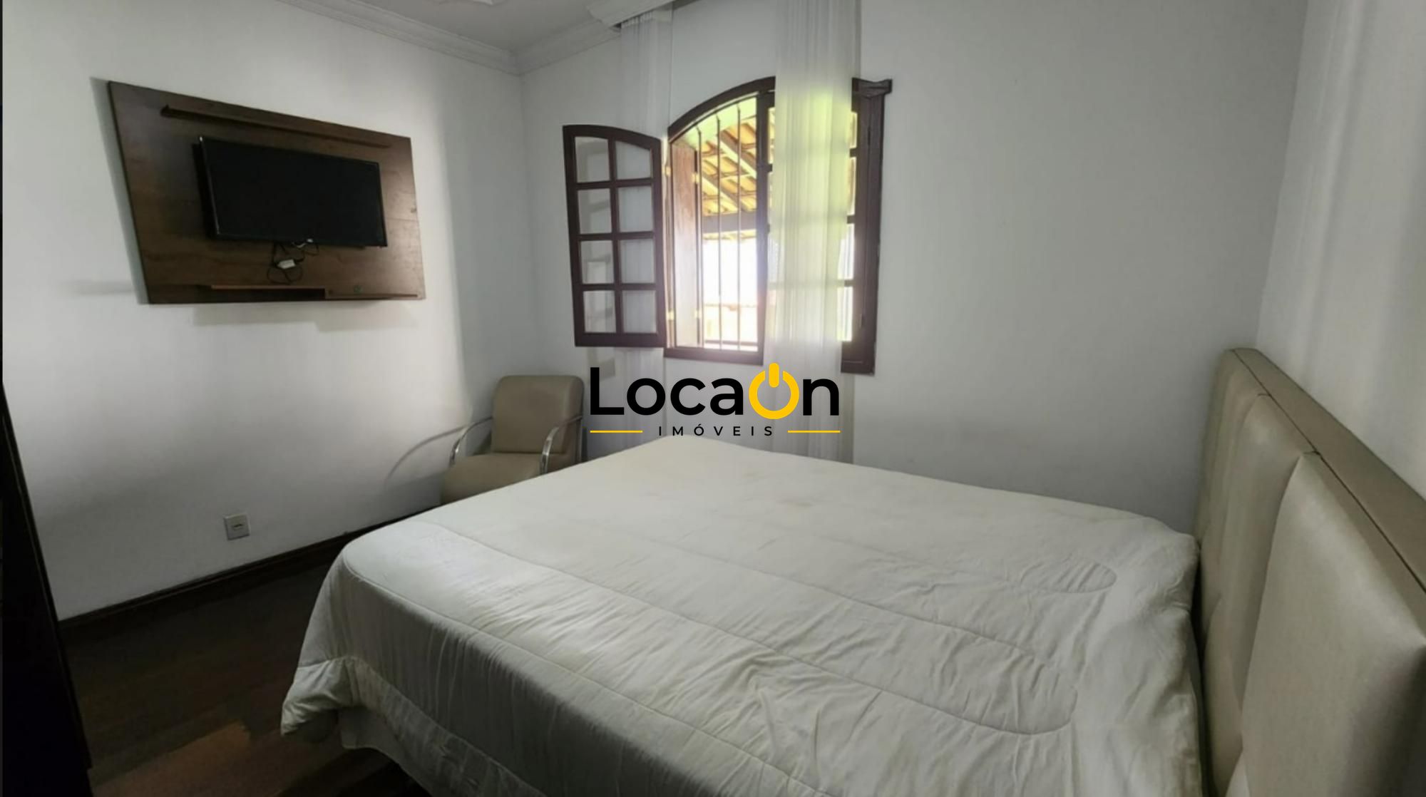 ALUGA-SE casa comercial com 3 quartos no bairro Castelo em Belo Horizonte