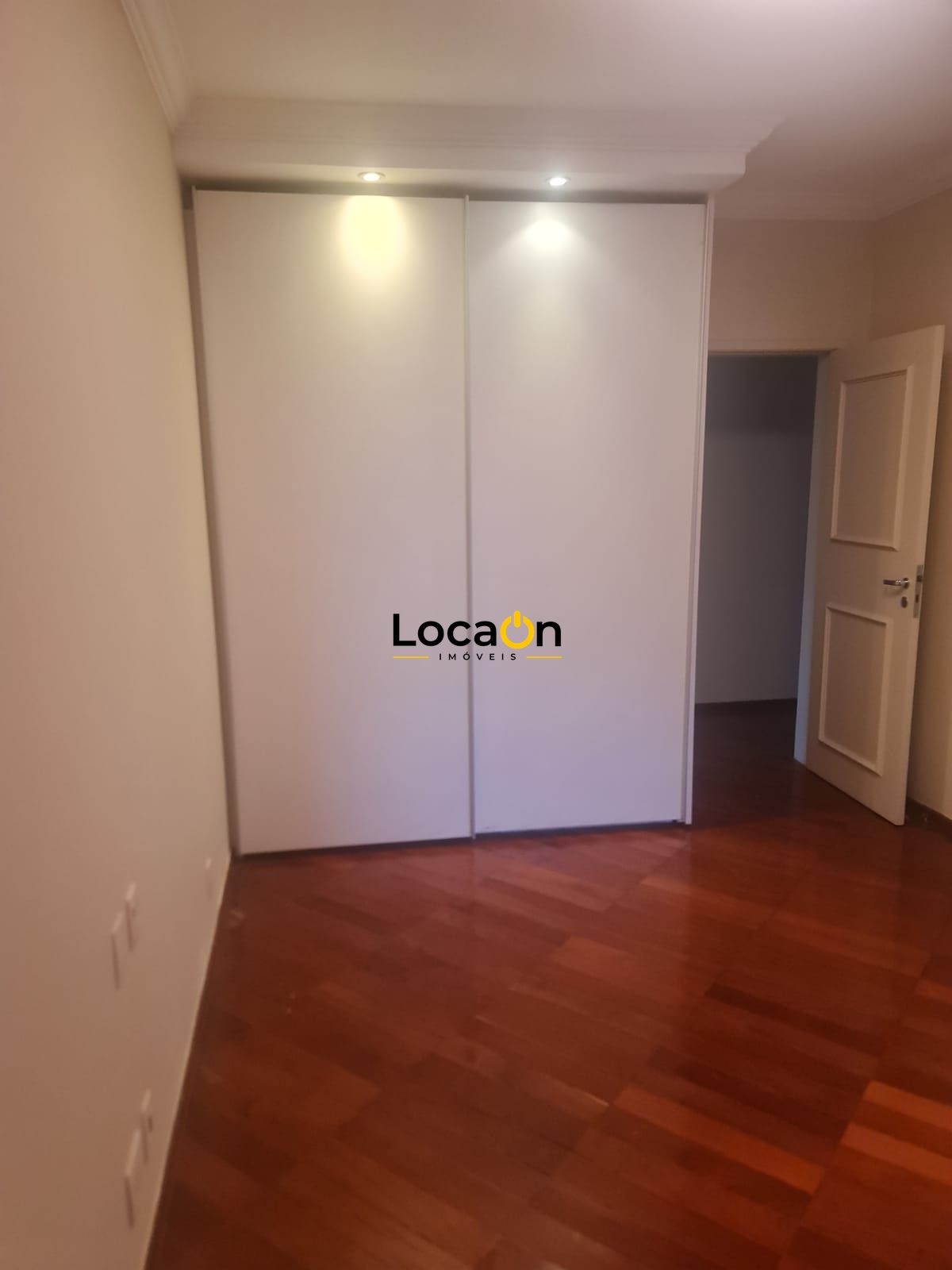 ALUGA - Apartamento com 4 Suítes, 317 m², "Edifício Barão Da Una" Centro - Ribei
