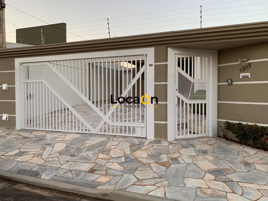 VENDE - Casa na Ribeirânia com 4 Dormitórios e Piscina