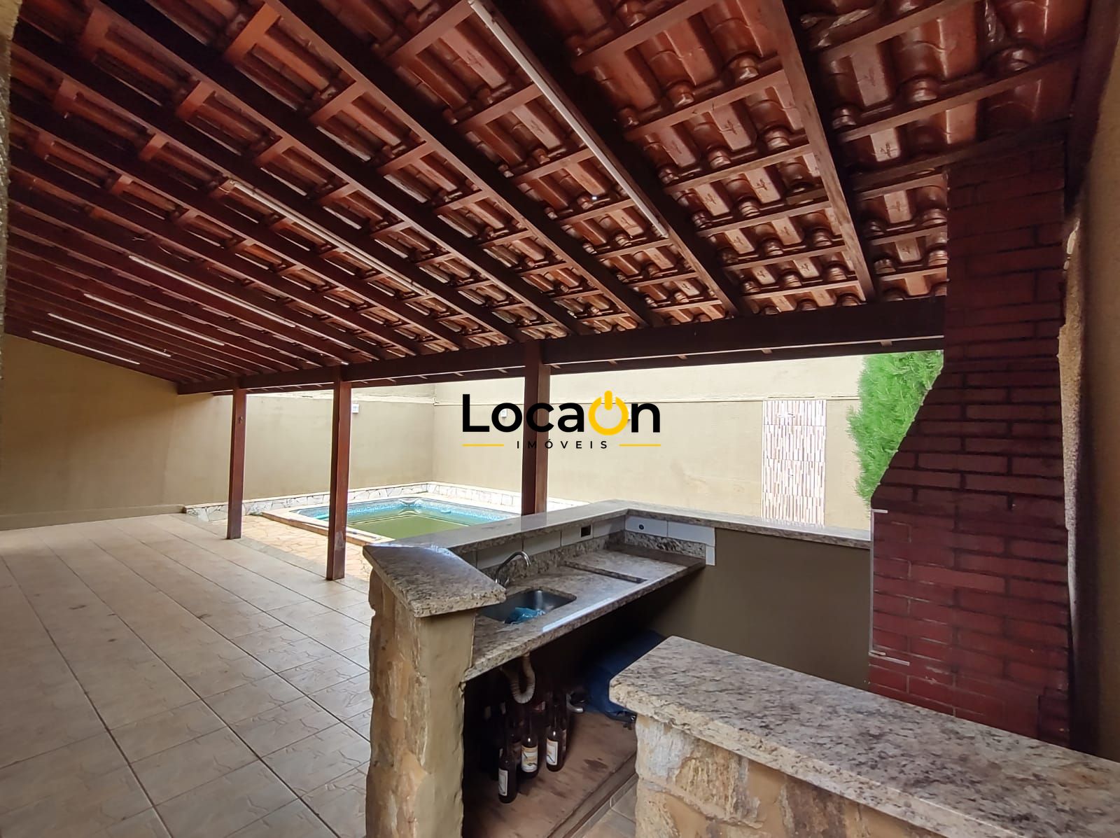 VENDE Casa 3 Dormitórios com Piscina em Ribeirão Preto