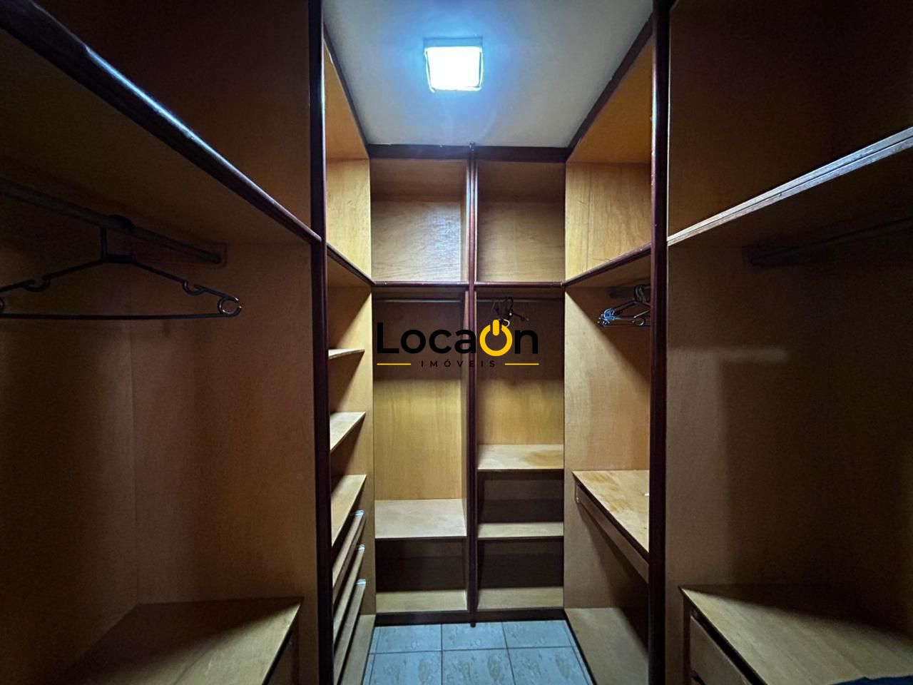 ALUGA - Casa/Sobrado 4 quartos com suítes - Bairro Jd Planalto - Goiânia
