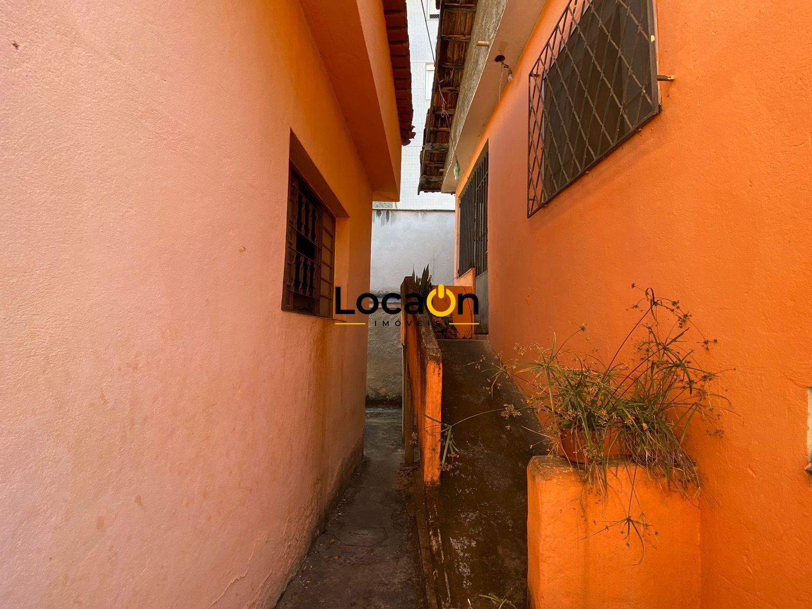 VENDE - Casa com 5 Quartos - Bairro Cidade Nova - Belo Horizonte