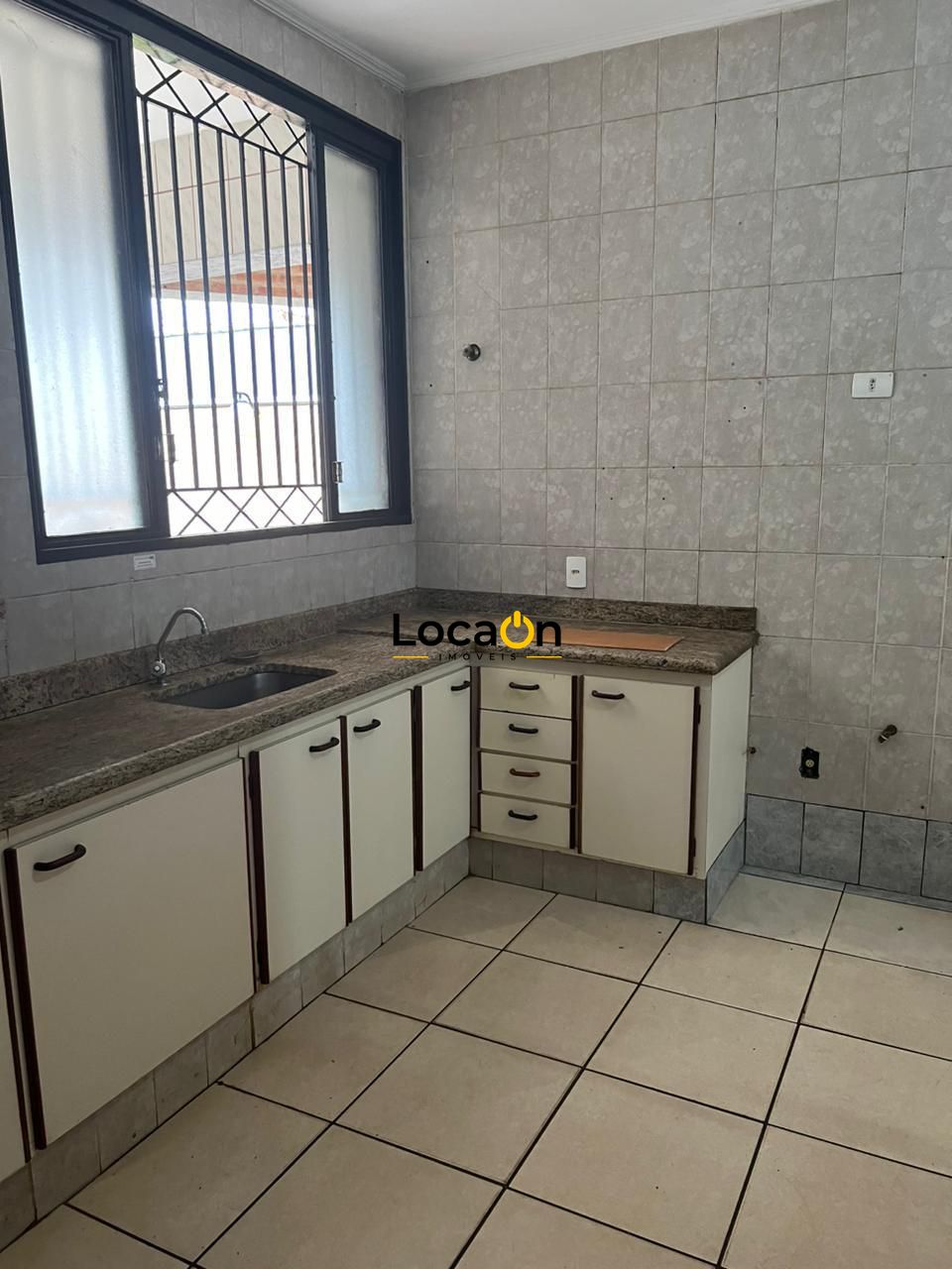 ALUGA- Casa 3 suites e 3 vagas Cidade Universitária