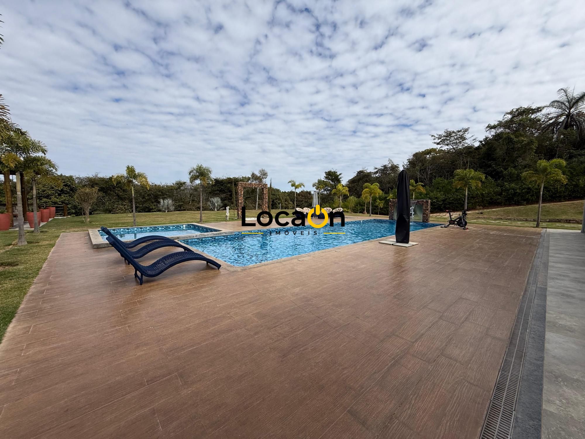 VENDE - Sitio em Esmeraldas-MG com Casa de luxo.