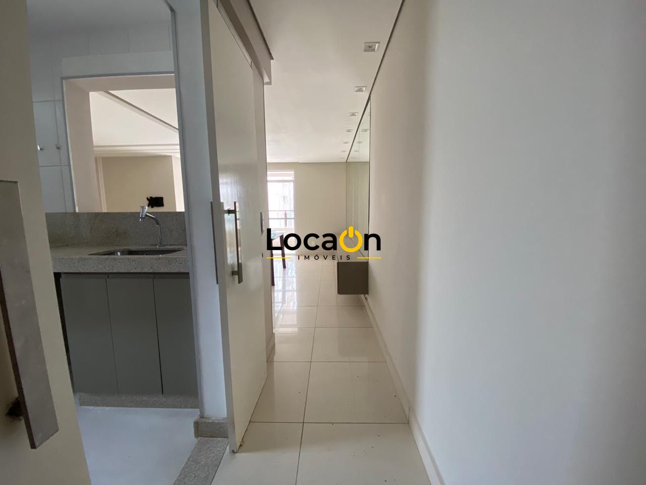 ALUGA-SE apartamento com 4 quartos no bairro Buritis em Belo Horizonte.