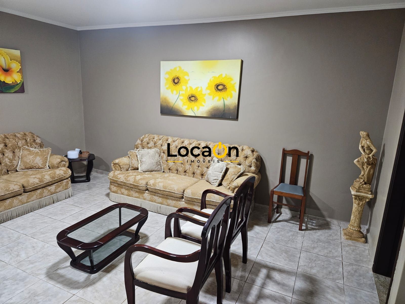 ALUGA- Casa 3 dormitórios, suíte, 2 banheiros, casa planejada em Ribeirão Preto