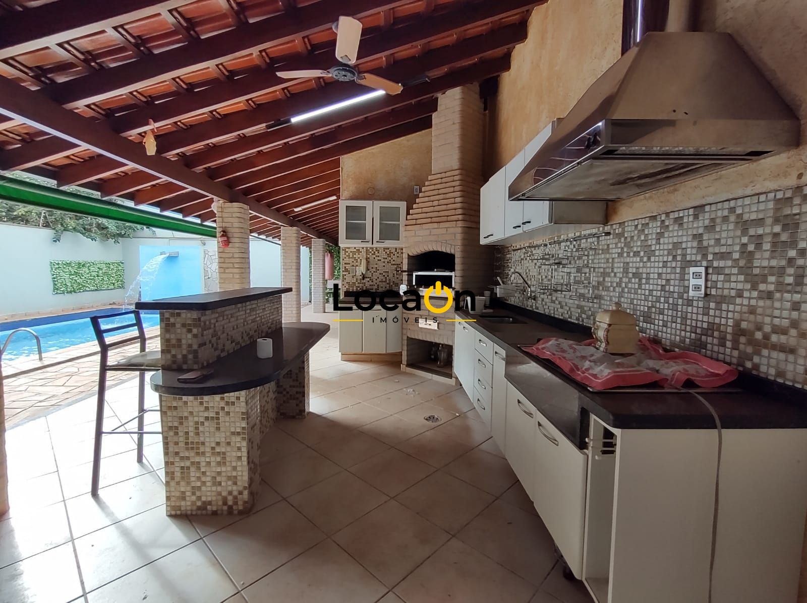 ALUGA - Casa Comercial ou Residencial Mobiliada na Ribeirânia com 8 salas e Rece