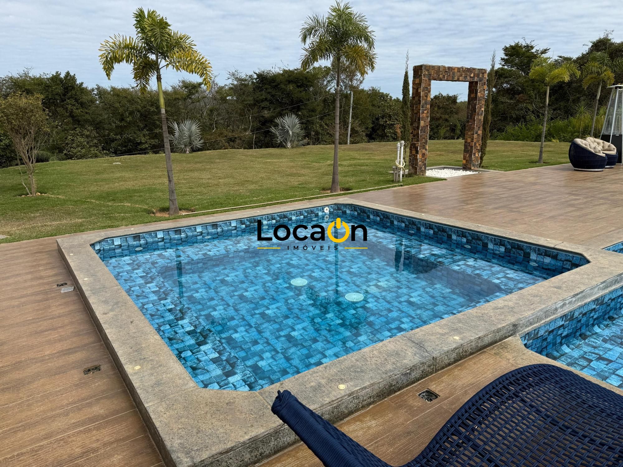 VENDE - Sitio em Esmeraldas-MG com Casa de luxo.