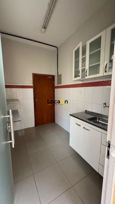 ALUGA casa comercial no bairro Serra em Belo Horizonte.