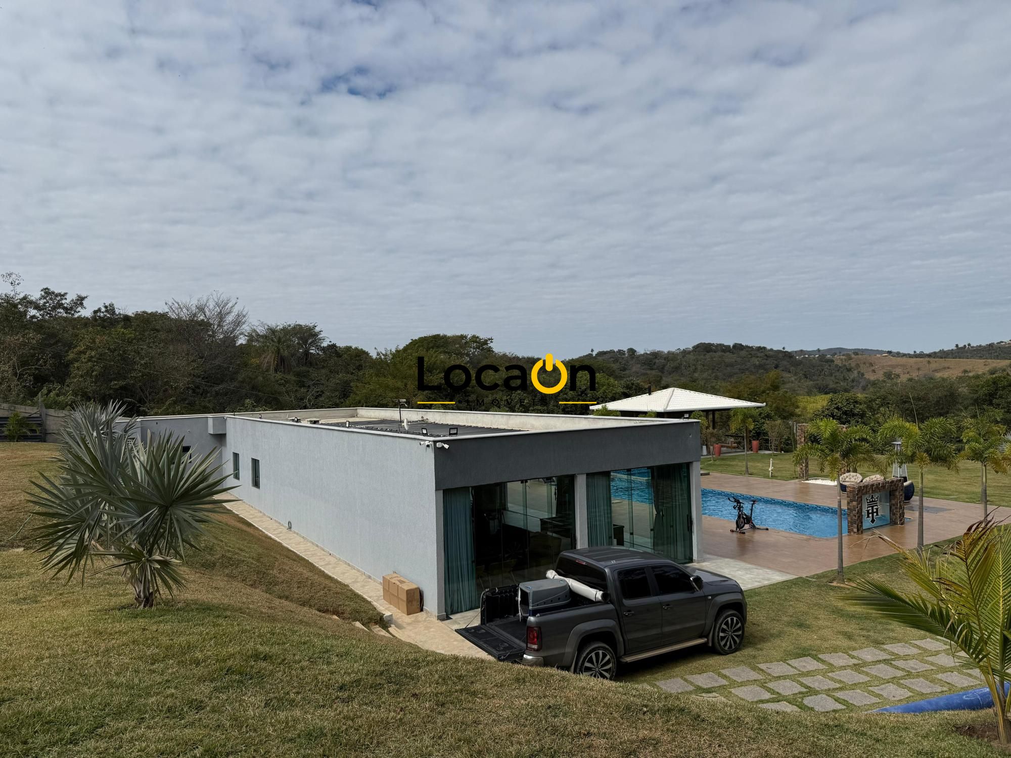 VENDE - Sitio em Esmeraldas-MG com Casa de luxo.