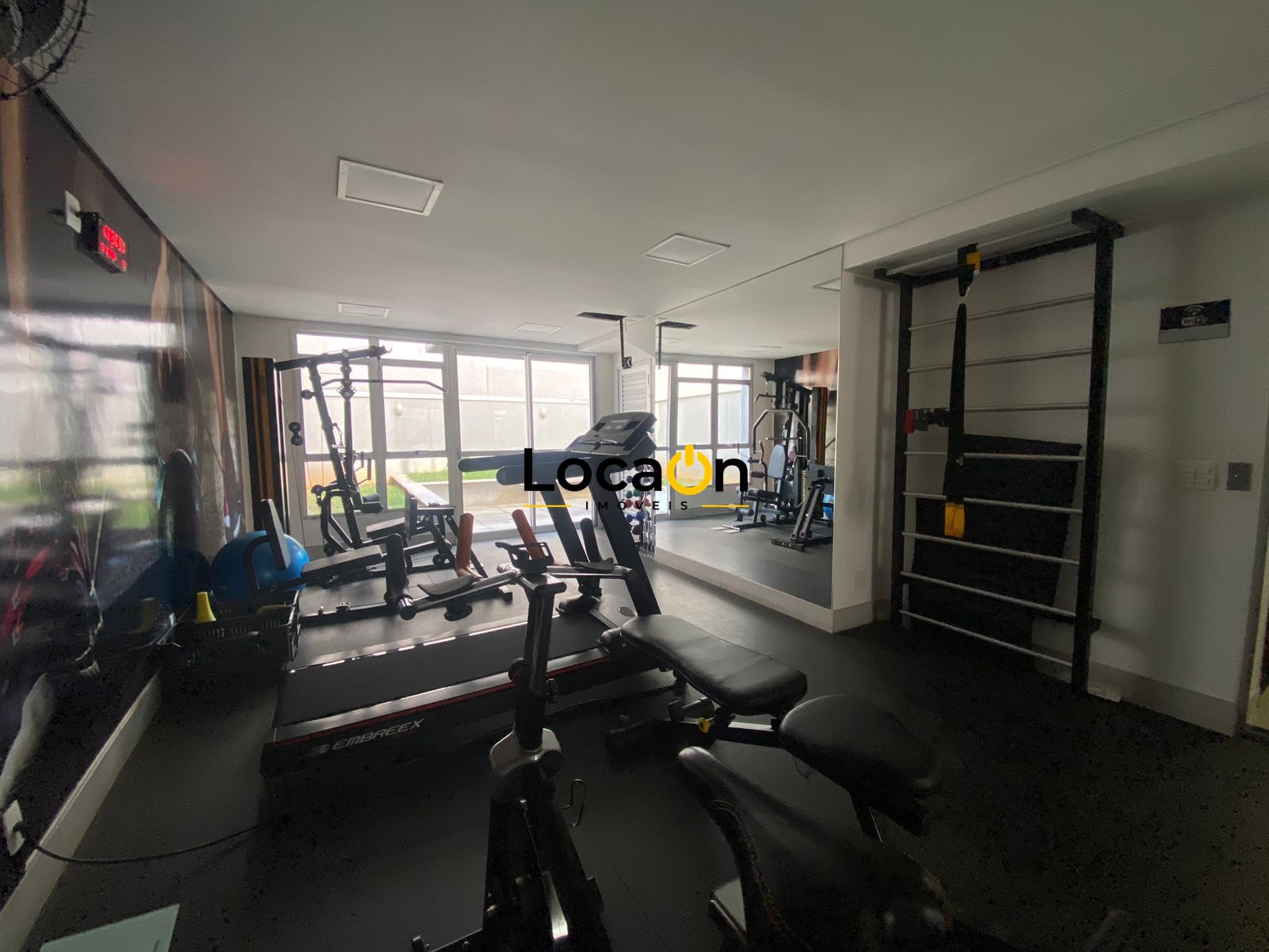 VENDE apartamento com 1 quarto no bairro de Lourdes em Belo Horizonte.