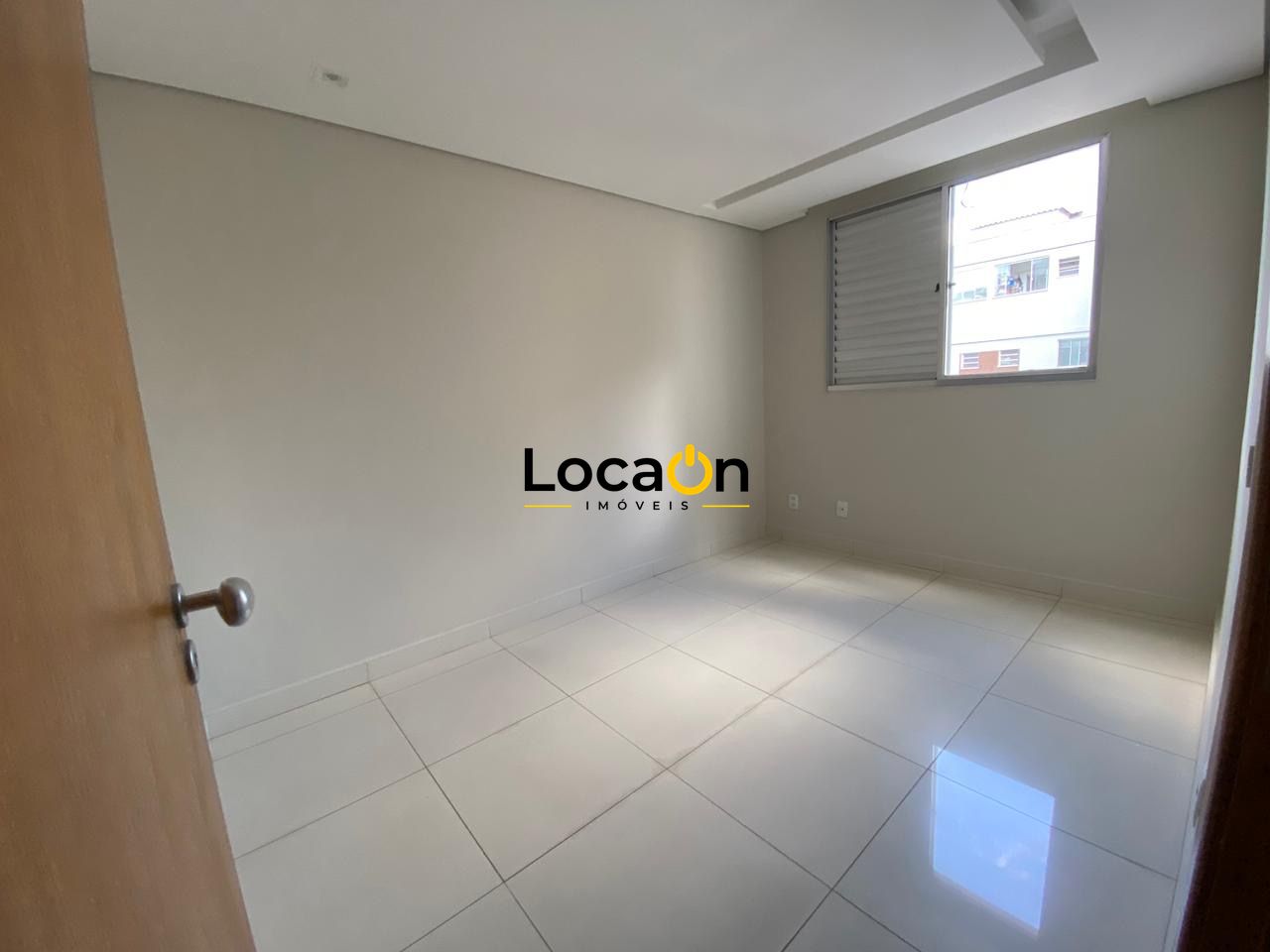 ALUGA-SE apartamento com 4 quartos no bairro Buritis em Belo Horizonte.