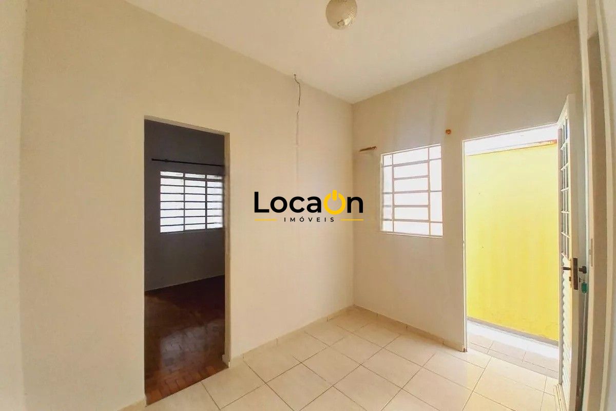 ALUGA- Casa com edícula em Campinas