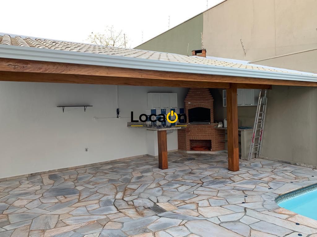 VENDE - Casa na Ribeirânia com 4 Dormitórios e Piscina