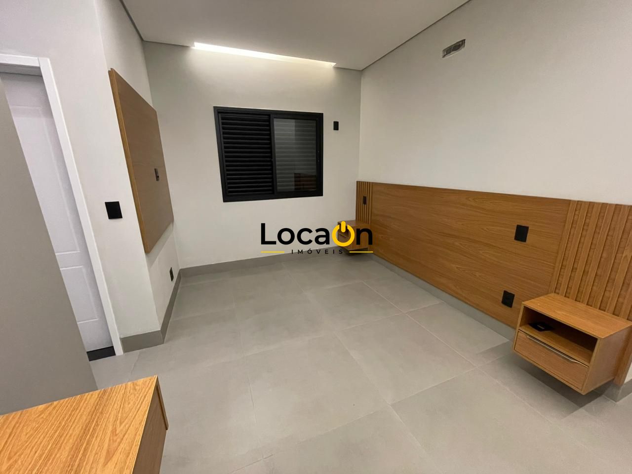 VENDE - Casa em condomínio - 3 suites com closet 4 garagens - Jardim Valência/RP