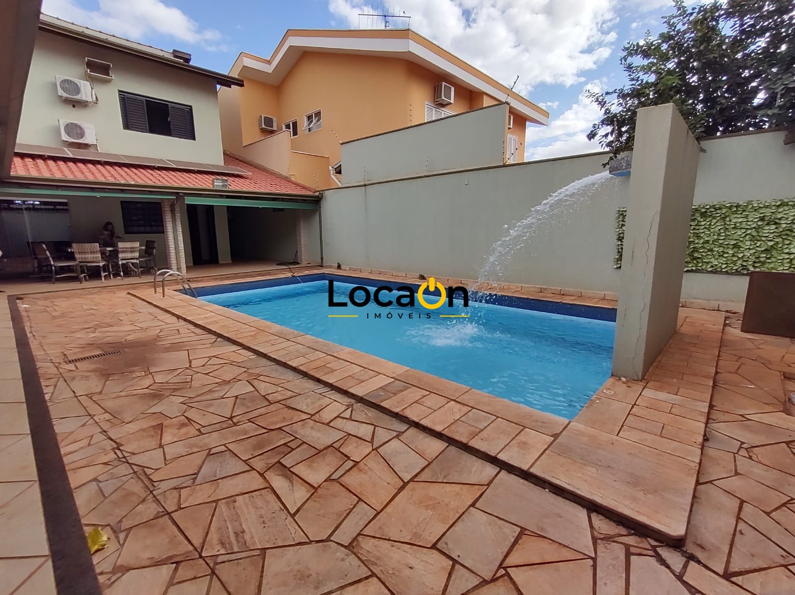 ALUGA - Casa Comercial ou Residencial Mobiliada na Ribeirânia com 8 salas e Rece