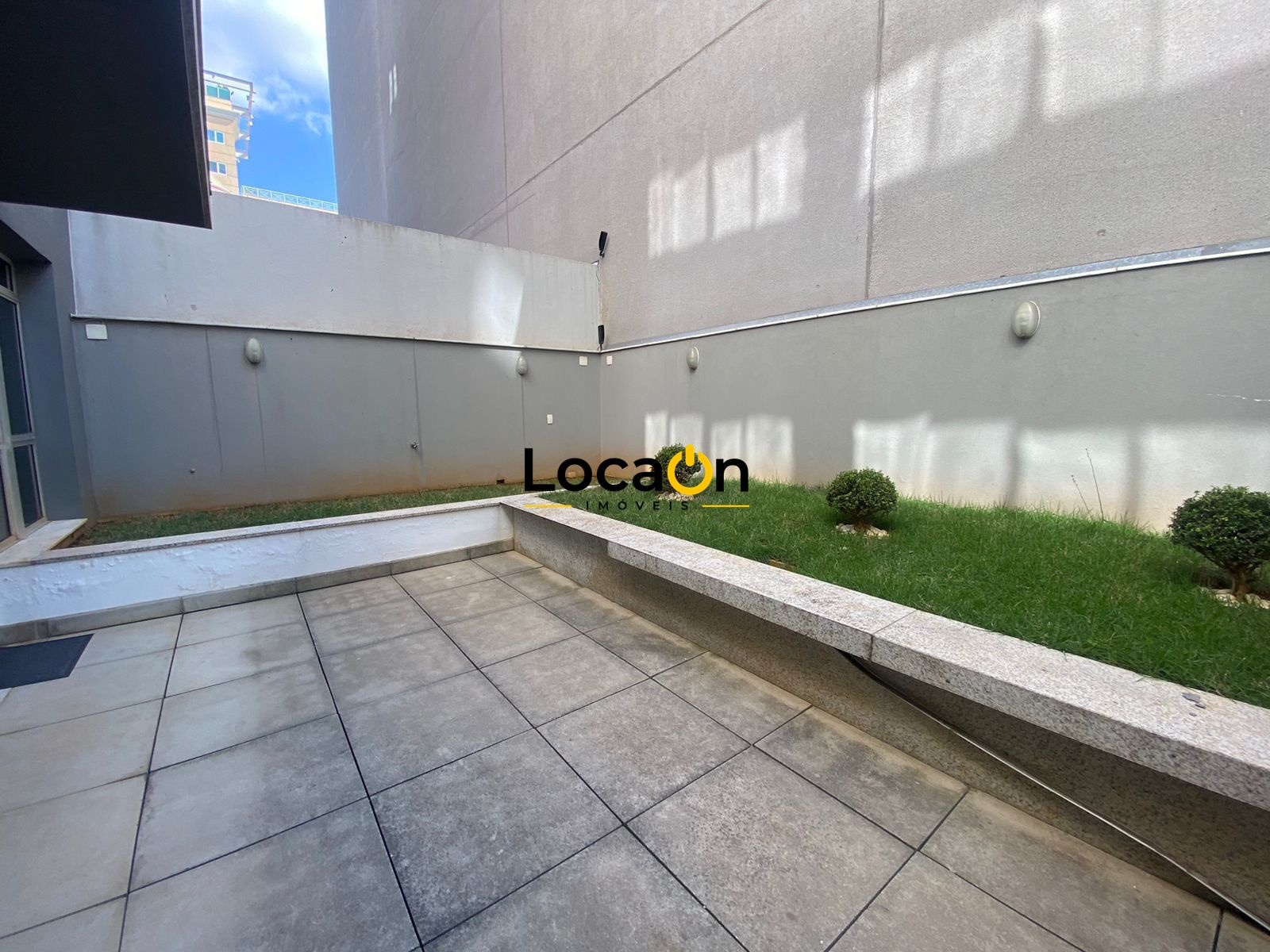 VENDE apartamento com 1 quarto no bairro de Lourdes em Belo Horizonte.