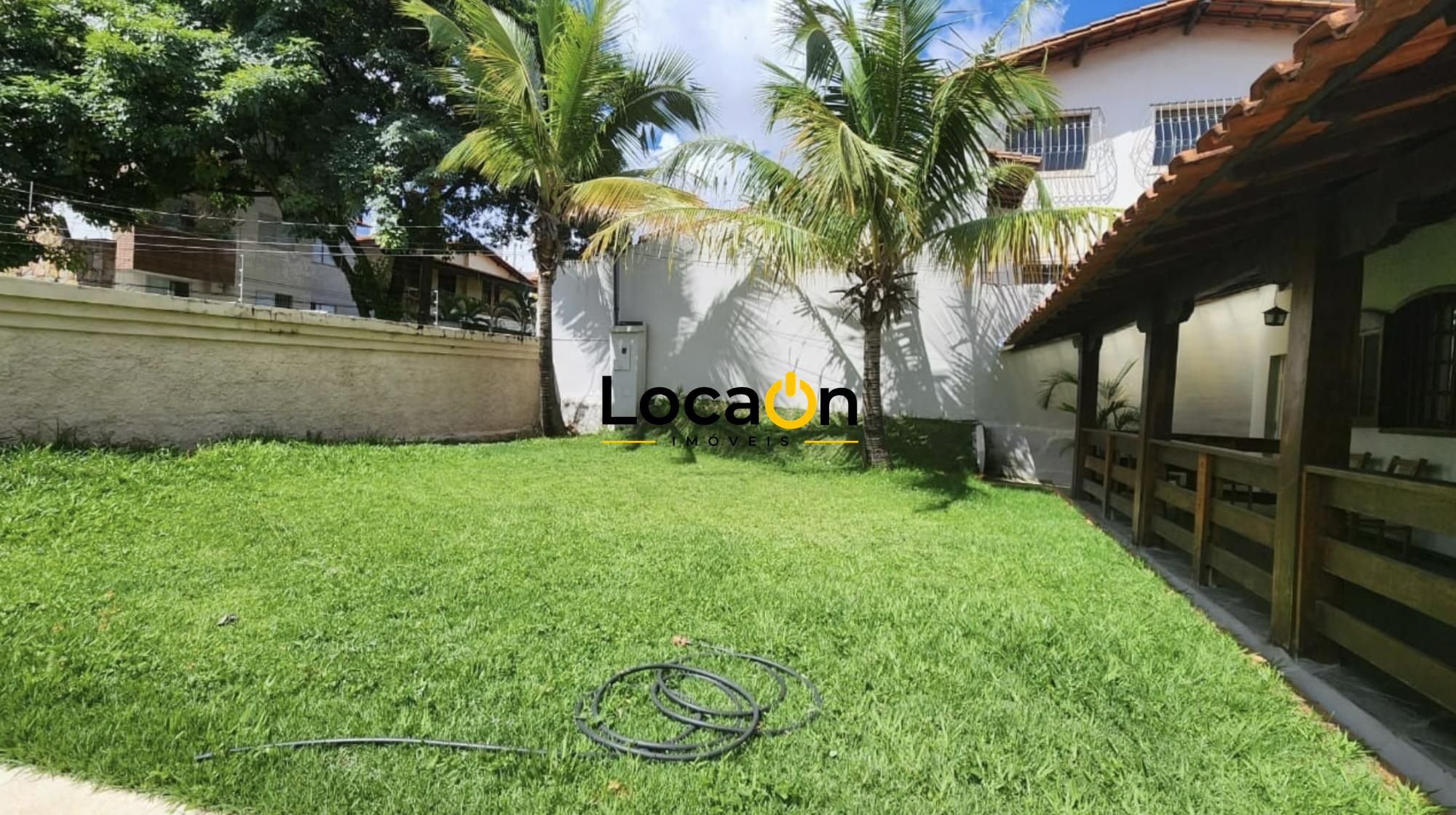 ALUGA-SE casa comercial com 3 quartos no bairro Castelo em Belo Horizonte