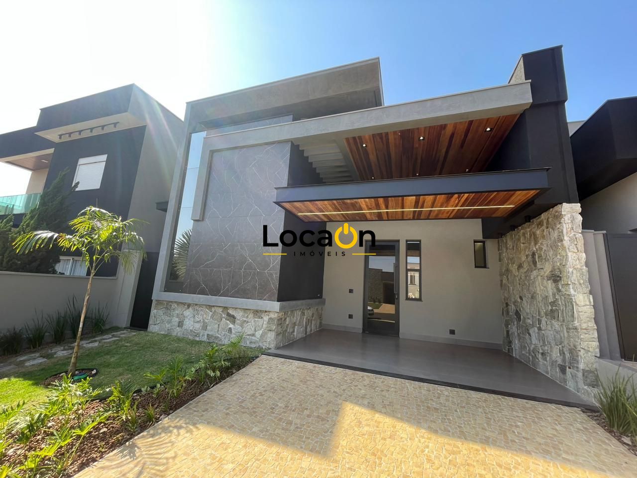 VENDE - Casa em condomínio - 3 suites com closet 4 garagens - Jardim Valência/RP