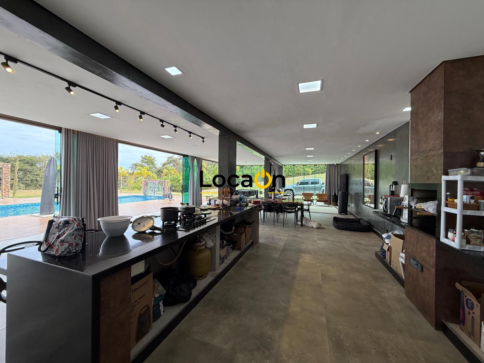 VENDE - Sitio em Esmeraldas-MG com Casa de luxo.
