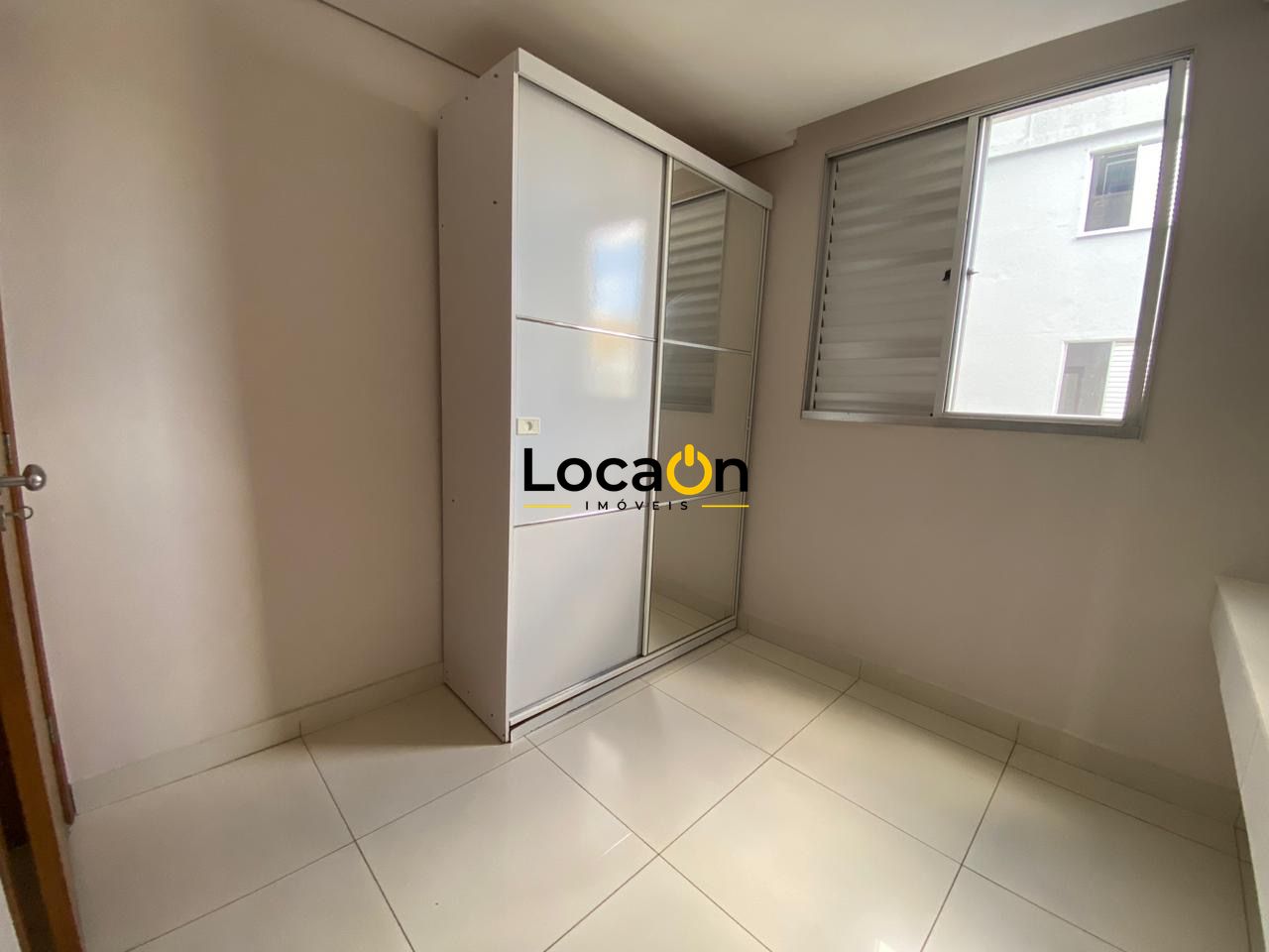 ALUGA-SE apartamento com 4 quartos no bairro Buritis em Belo Horizonte.