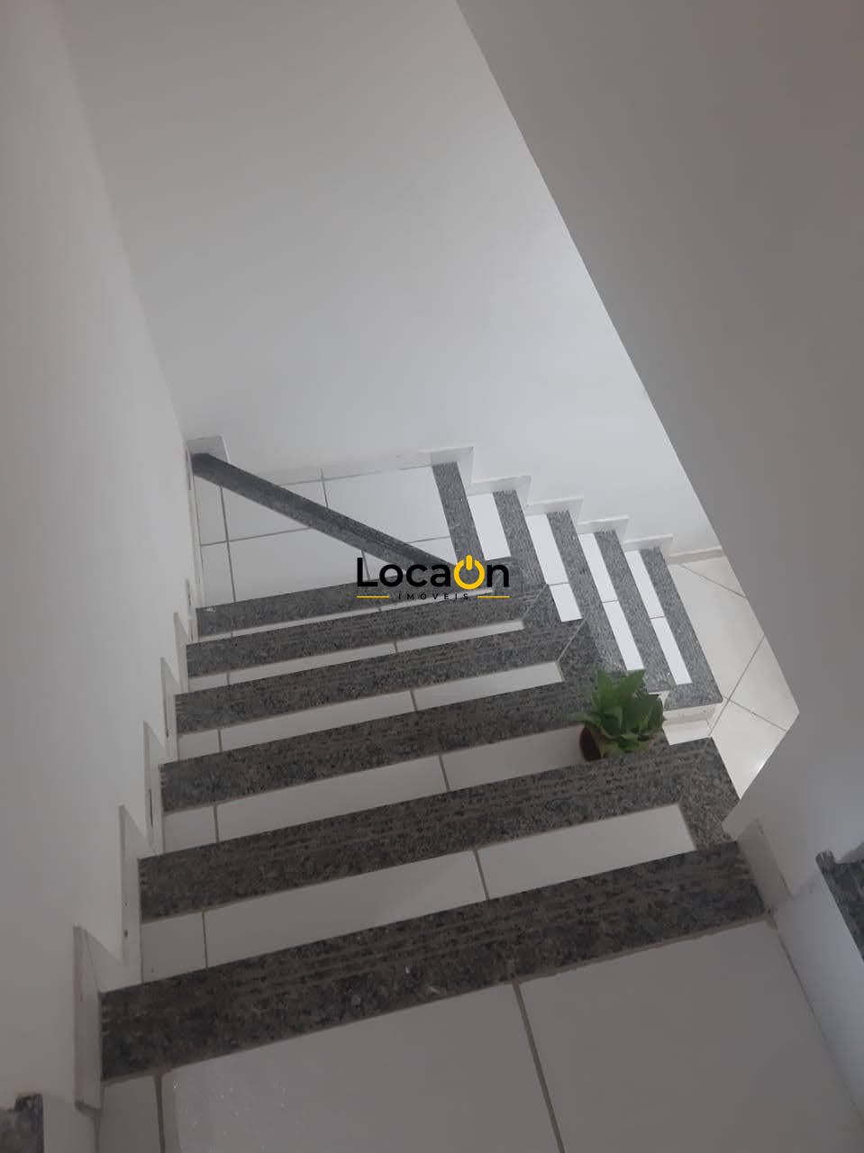 VENDE-SE casa duplex com 3 quartos no bairro Mantiqueira em Belo Horizonte.