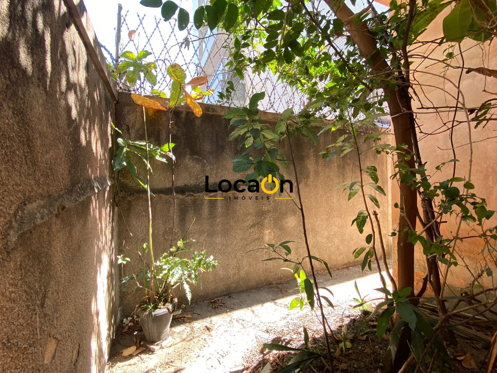 VENDE - Casa com 5 Quartos - Bairro Cidade Nova - Belo Horizonte