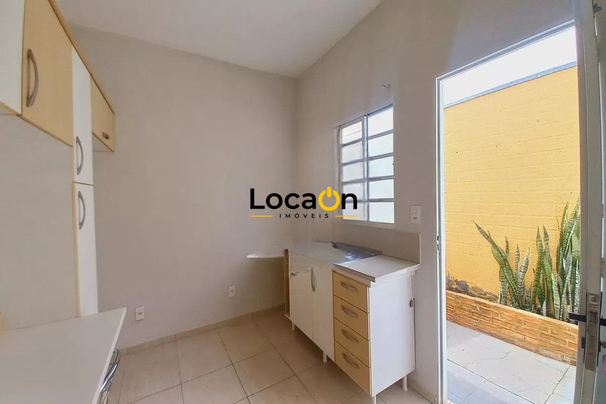 ALUGA- Casa com edícula em Campinas