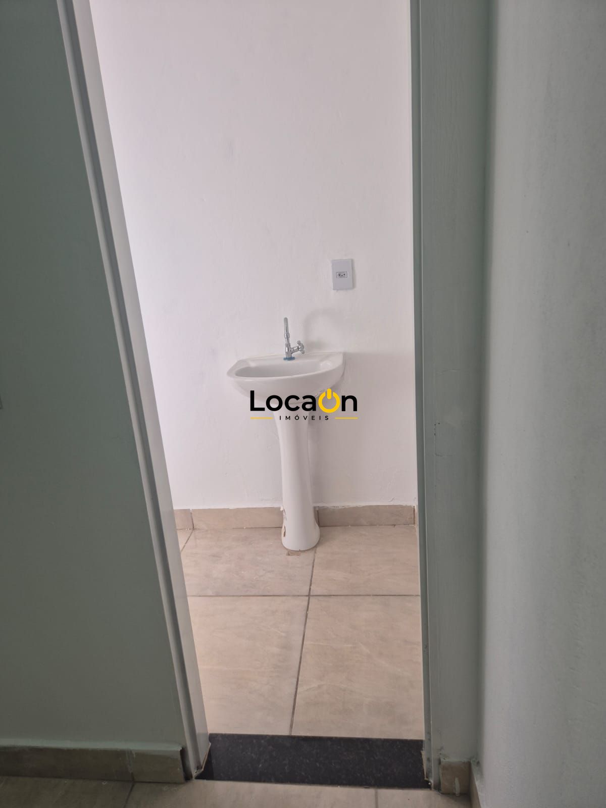 ALUGA- Casa Nova 3 quartos sendo 1 suite e 2 vagas