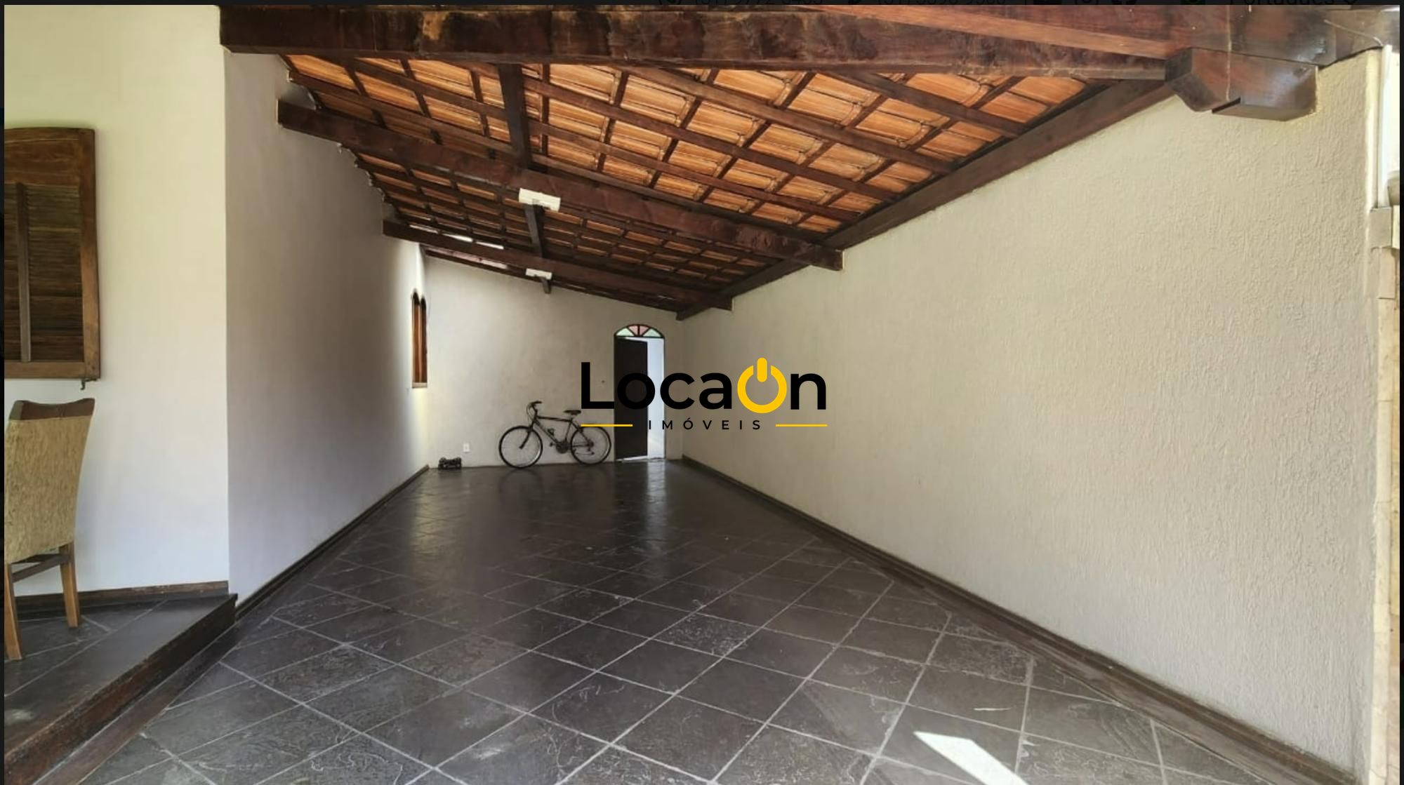 ALUGA-SE casa comercial com 3 quartos no bairro Castelo em Belo Horizonte