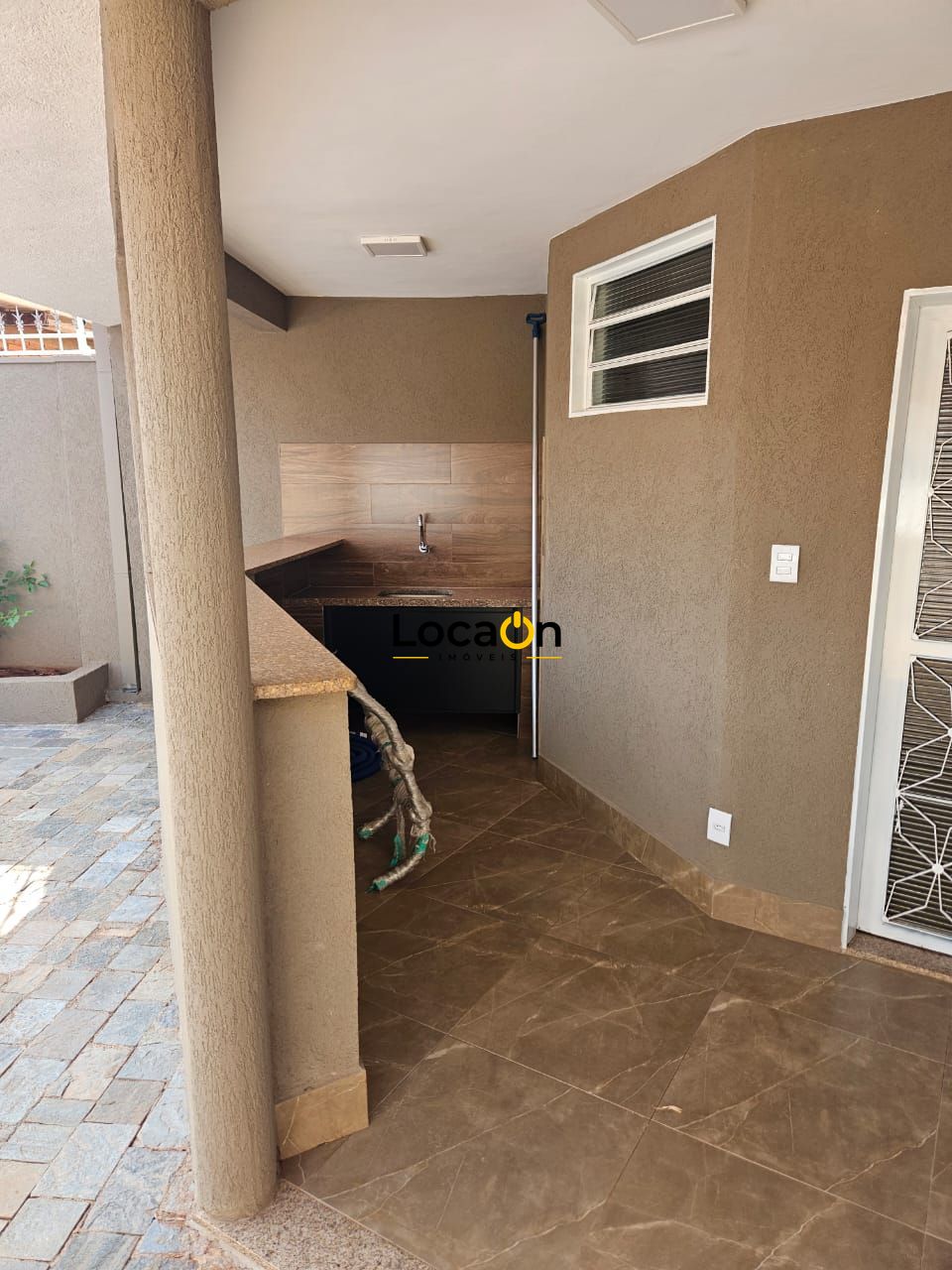 ALUGA- Casa 3 dormitórios, suíte, 2 banheiros, casa planejada em Ribeirão Preto