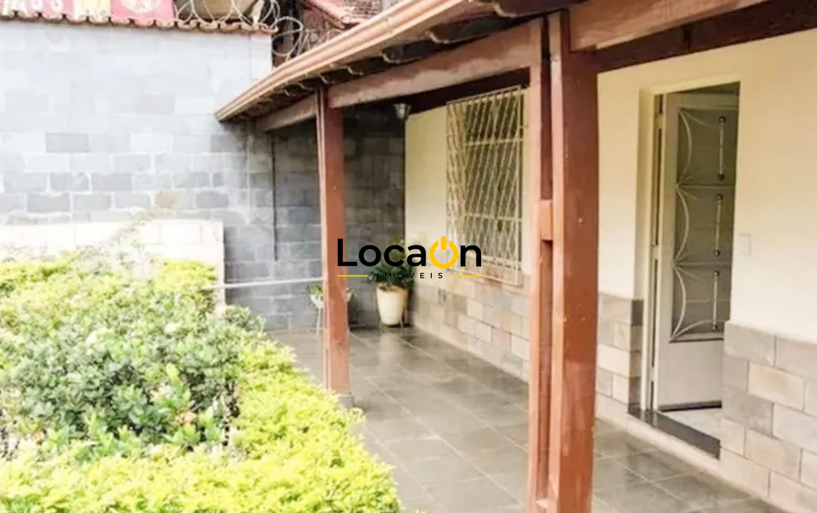 ALUGA-SE casa comercial com 110m2 no bairro Alípio de Melo em Belo Horizonte.