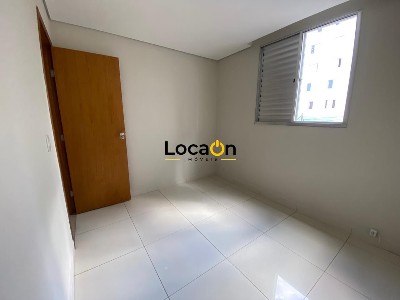 ALUGA-SE apartamento com 4 quartos no bairro Buritis em Belo Horizonte.