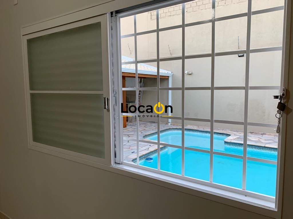 VENDE - Casa na Ribeirânia com 4 Dormitórios e Piscina