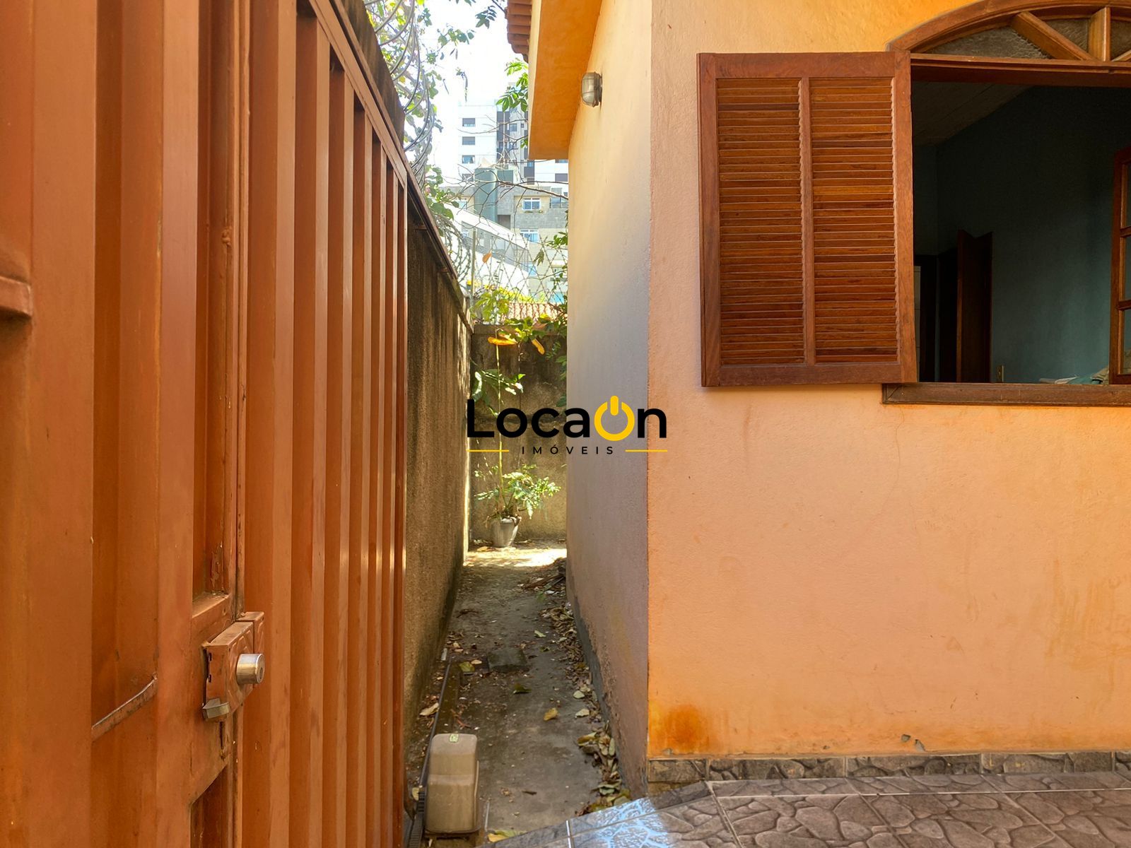 VENDE - Casa com 5 Quartos - Bairro Cidade Nova - Belo Horizonte