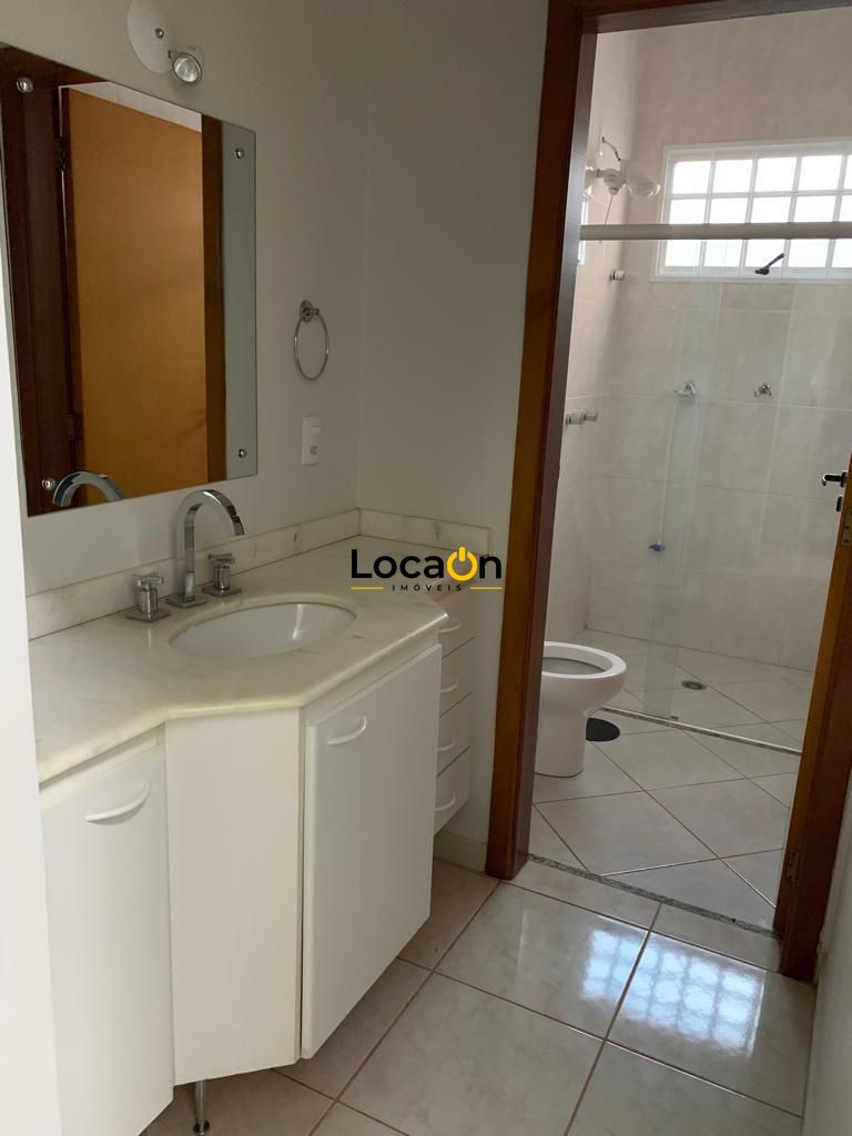 VENDE - Casa na Ribeirânia com 4 Dormitórios e Piscina
