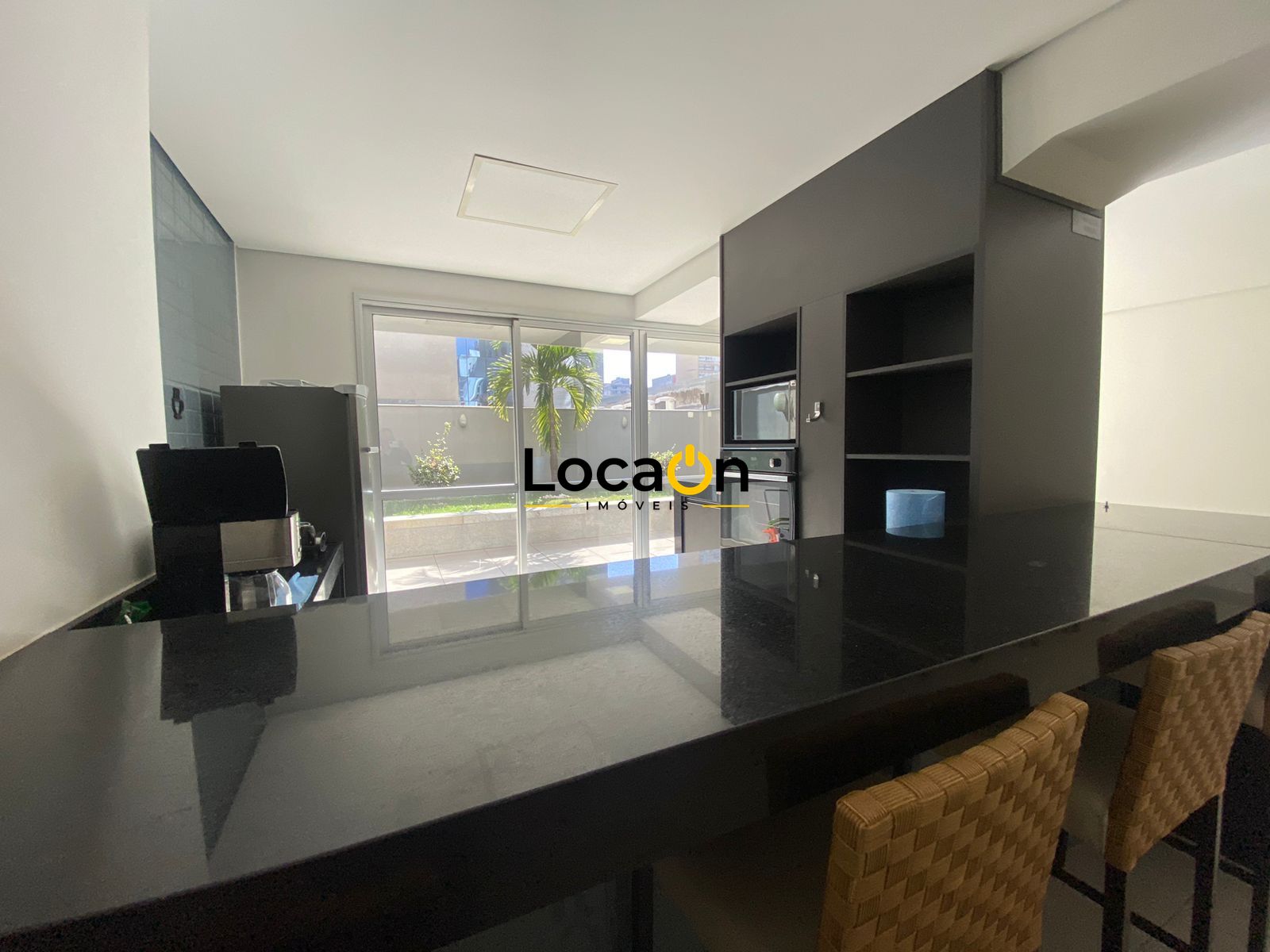 VENDE apartamento com 1 quarto no bairro de Lourdes em Belo Horizonte.