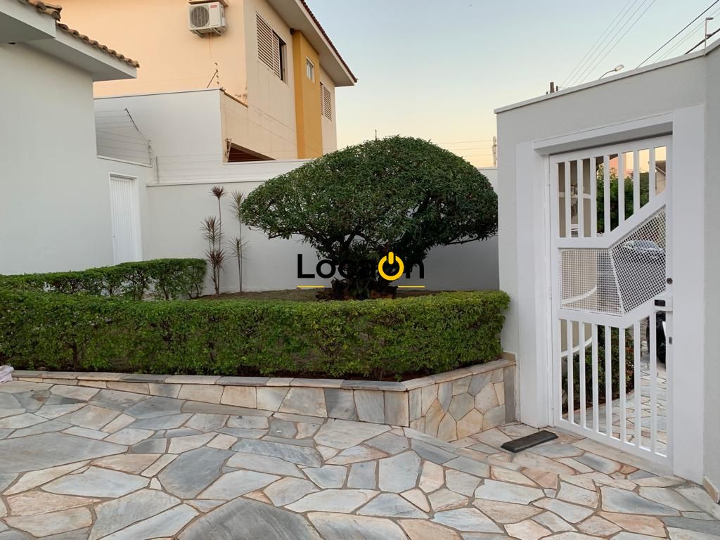 VENDE - Casa na Ribeirânia com 4 Dormitórios e Piscina