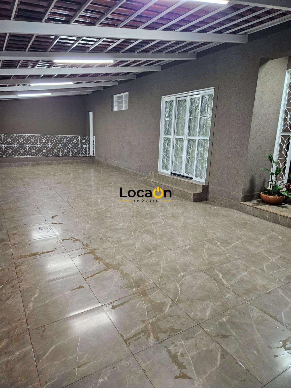 ALUGA- Casa 3 dormitórios, suíte, 2 banheiros, casa planejada em Ribeirão Preto