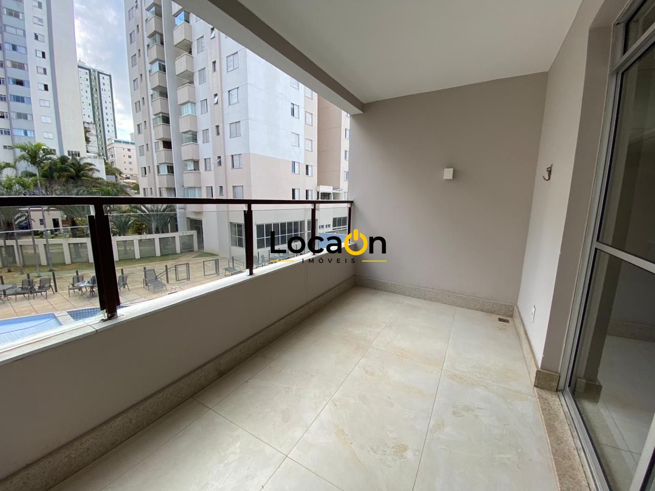 ALUGA-SE apartamento com 4 quartos no bairro Buritis em Belo Horizonte.