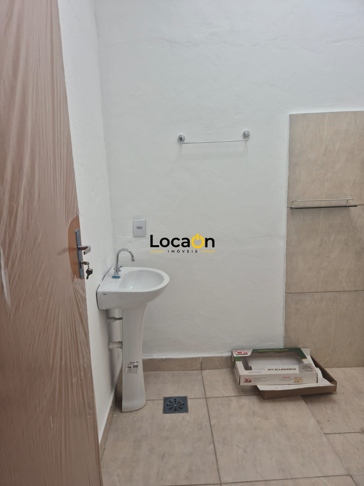 ALUGA- Casa Nova 3 quartos sendo 1 suite e 2 vagas