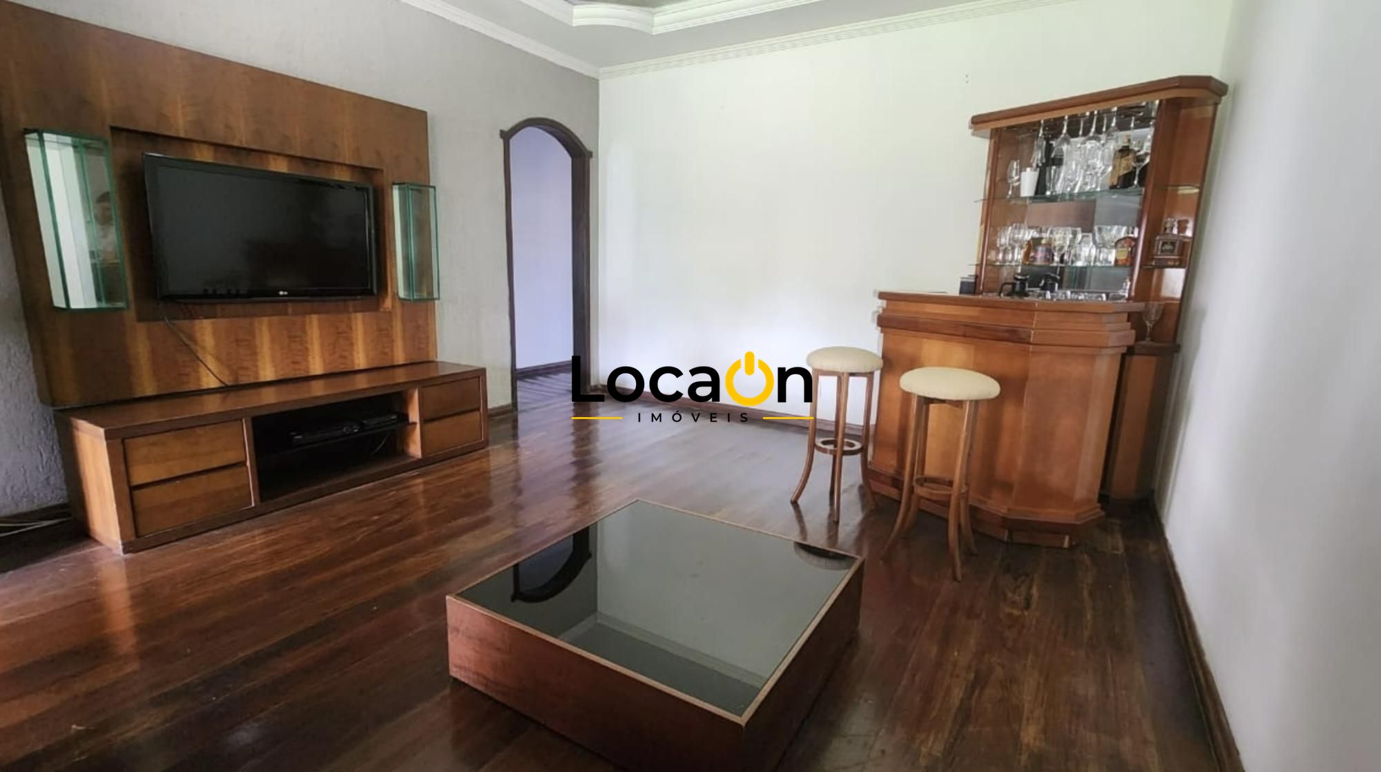 ALUGA-SE casa comercial com 3 quartos no bairro Castelo em Belo Horizonte