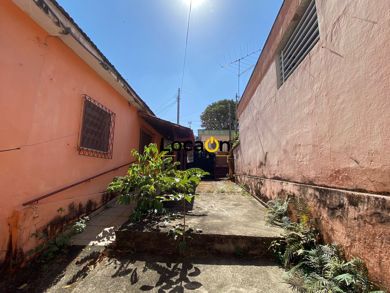 VENDE - Casa com 5 Quartos - Bairro Cidade Nova - Belo Horizonte