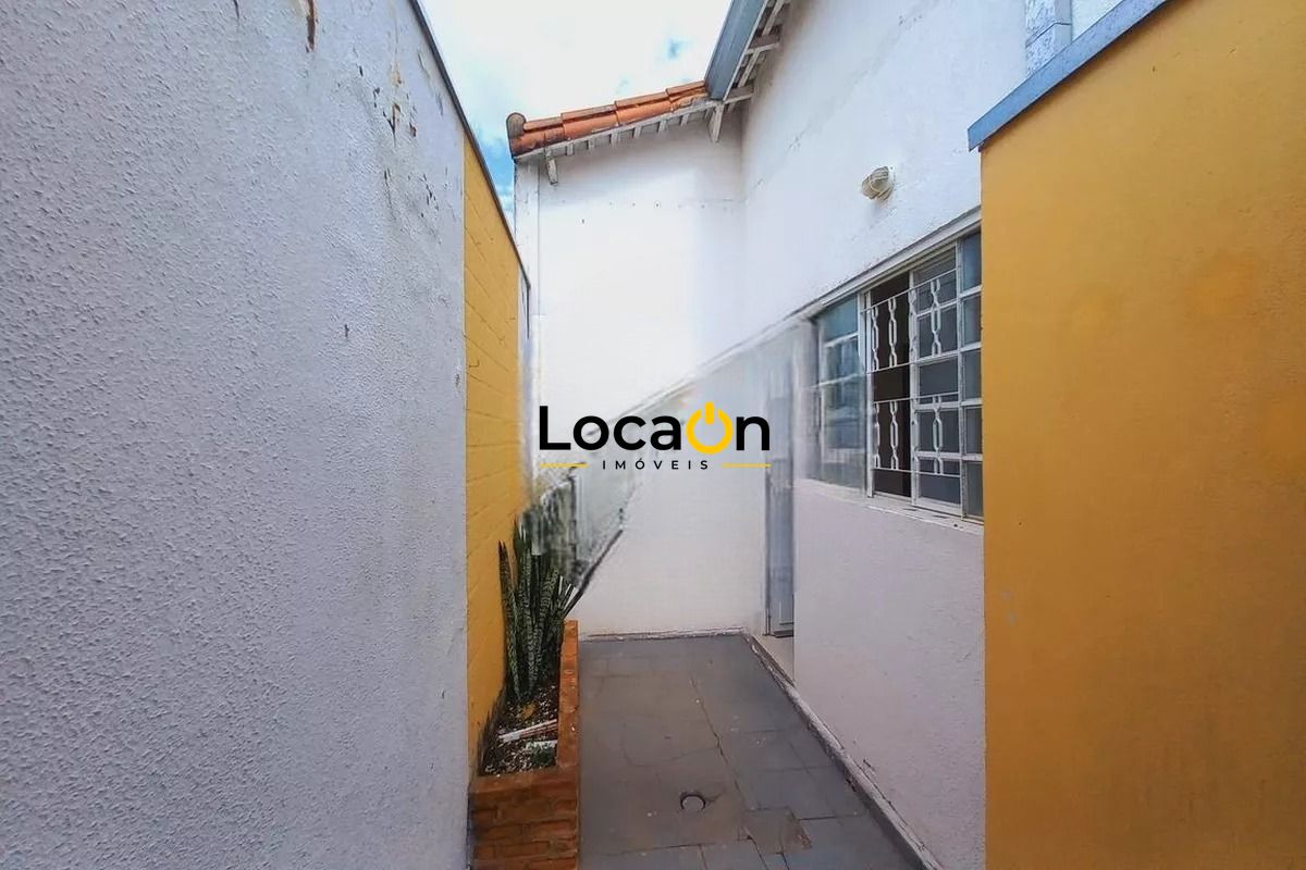 ALUGA- Casa com edícula em Campinas